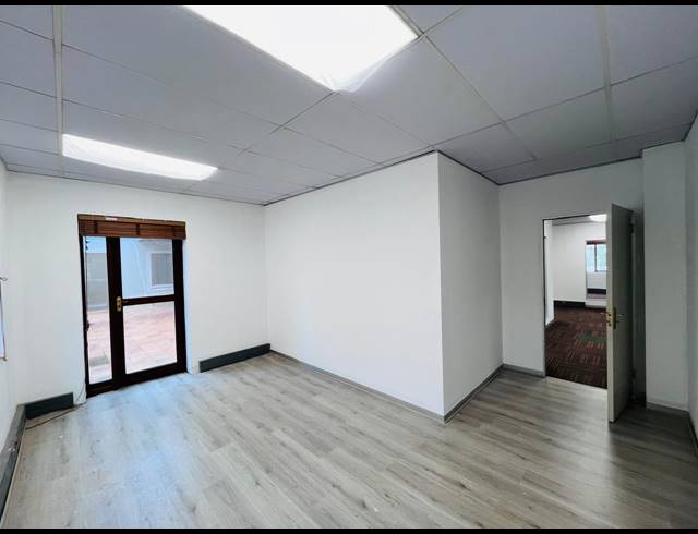 206M² OFFICE TO LET IN VORNA VALLEY